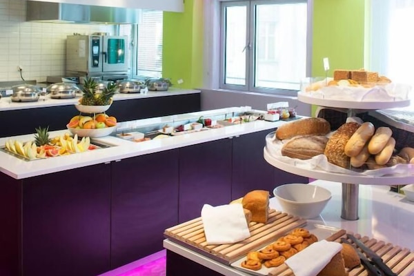 Free daily buffet breakfast