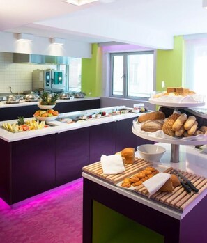 Bao gồm bữa sáng buffet hàng ngày 