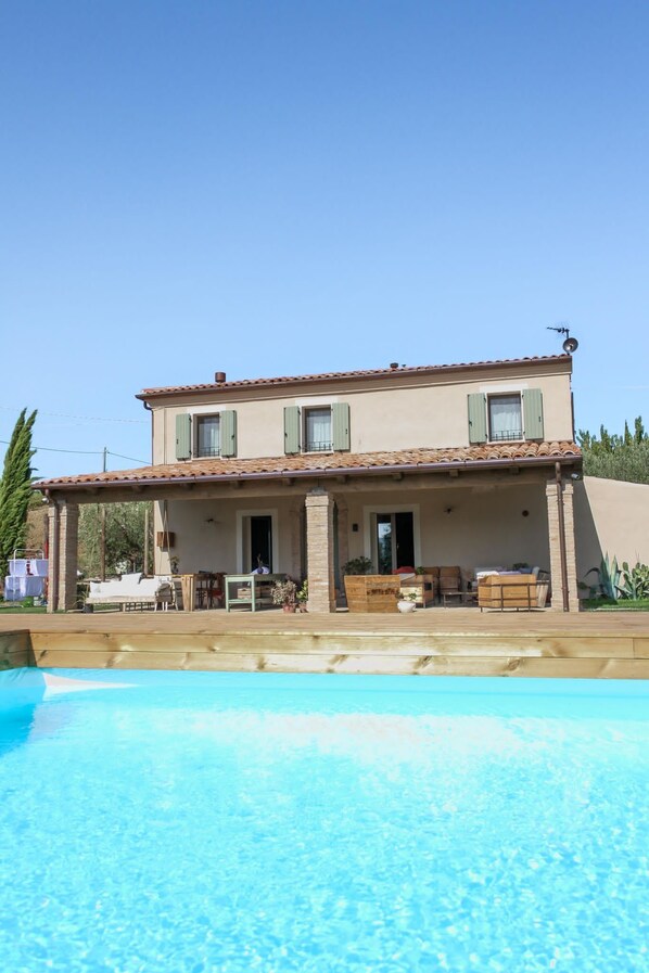 Mặt tiền nơi lưu trú