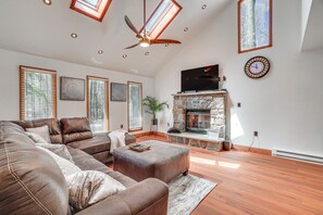 House (3 Bedrooms) | Interior - Spacious Retreat 7 Mi to Tobyhanna State Park! (Tobyhanna)