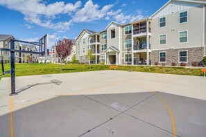 Interior - Sleek Vineyard Condo w/ Access to Community Pools (Orem)