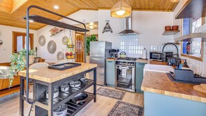 A kitchen with wooden ceiling, stainless steel appliances, and a central island. - 8 Mi to Big Bear Lake: Cabin w/ Deck & Fireplace (Sugarloaf)