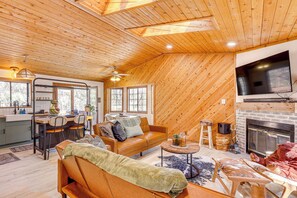 House (2 Bedrooms) | Interior - 8 Mi to Big Bear Lake: Cabin w/ Deck & Fireplace (Sugarloaf)