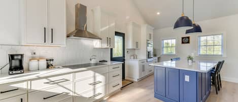 House (5 Bedrooms) | Interior