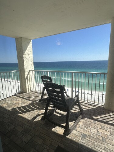 3 Master Suites all with Gulf Front View! Free Golf Daily!