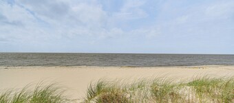 Airy Biloxi Condo w/ Patio: Walk to Beach!