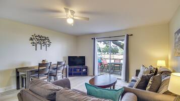 Apartment (2 Bedrooms) | Front of property