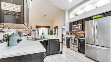 House (4 Bedrooms) | Interior