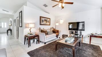 House (4 Bedrooms) | Interior