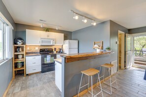 Apartment (2 Bedrooms) | Interior - Lakefront Shell Knob Condo w/ Deck & Grill! (Shell Knob)