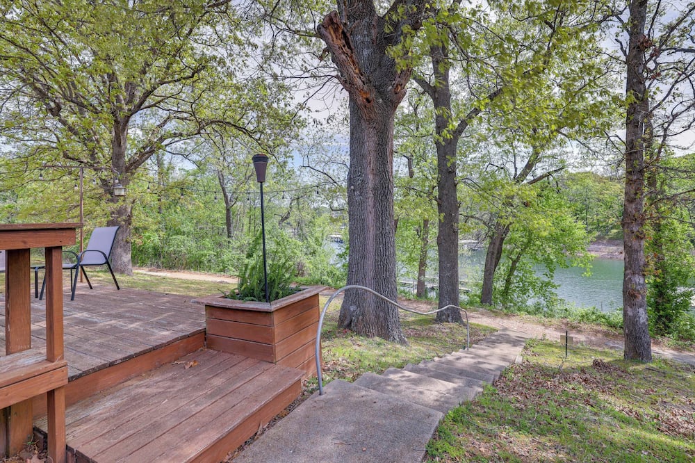 Lakefront Shell Knob Condo w/ Deck & Grill! - Lampe, MO