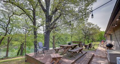Lakefront Shell Knob Condo w/ Deck & Grill!