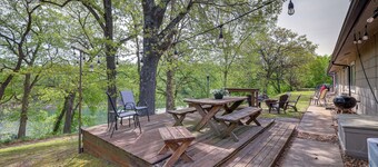 Lakefront Shell Knob Condo w/ Deck & Grill!