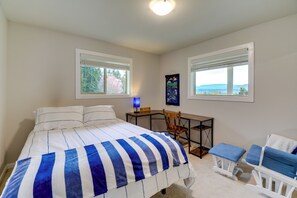 Interior - Port Townsend Home: Spacious Yard & Mountain Views (Port Townsend)