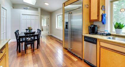 Port Townsend Home: Spacious Yard & Mountain Views
