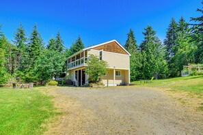 Interior - Port Townsend Home: Spacious Yard & Mountain Views (Port Townsend)