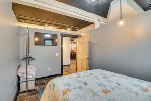 Apartment (3 Bedrooms) | Interior - Finger Lakes Condo ~ 4 Mi to Lake & Boat Ramp (Seneca Falls)