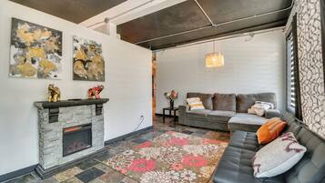 Apartment (3 Bedrooms) | Front of property