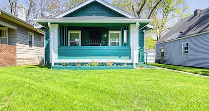 1925 Bungalow-style Home ~ 2 Mi to Downtown Indy!