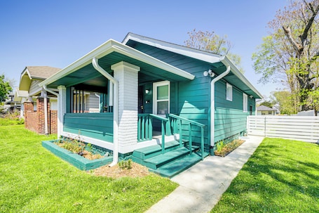 Casa (2 Bedrooms) | Interior. 1925 Bungalow-style Home ~ 2 Mi to Downtown Indy!