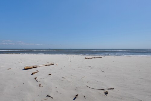 Coastal Gulf Shores Abode w/ Private Beach Access!