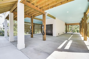 House (5 Bedrooms) | Interior