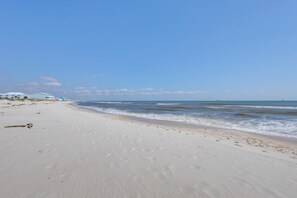 Interior - Coastal Gulf Shores Abode w/ Private Beach Access! (Gulf Shores)