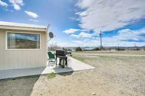 Apartment (2 Bedrooms) | Interior - 2 Mi to Dtwn Buffalo: Mtn-view Retreat w/ Patio! (Buffalo)