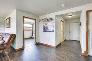 Apartment (2 Bedrooms) | Interior - 2 Mi to Dtwn Buffalo: Mtn-view Retreat w/ Patio! (Buffalo)