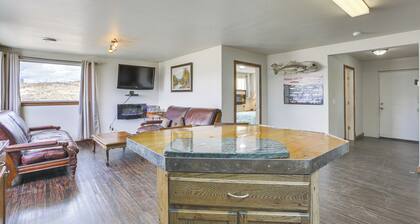 2 Mi to Dtwn Buffalo: Mtn-view Retreat w/ Patio!