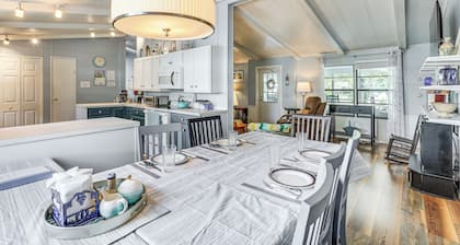 Lake Marion Home: Kayaks, Dock, Waterfront Fun!