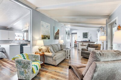 Lake Marion Home: Kayaks, Dock, Waterfront Fun!