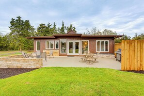 Outdoor dining - Peaceful Perry Home w/ Patio - Pets Welcome! (Perry)