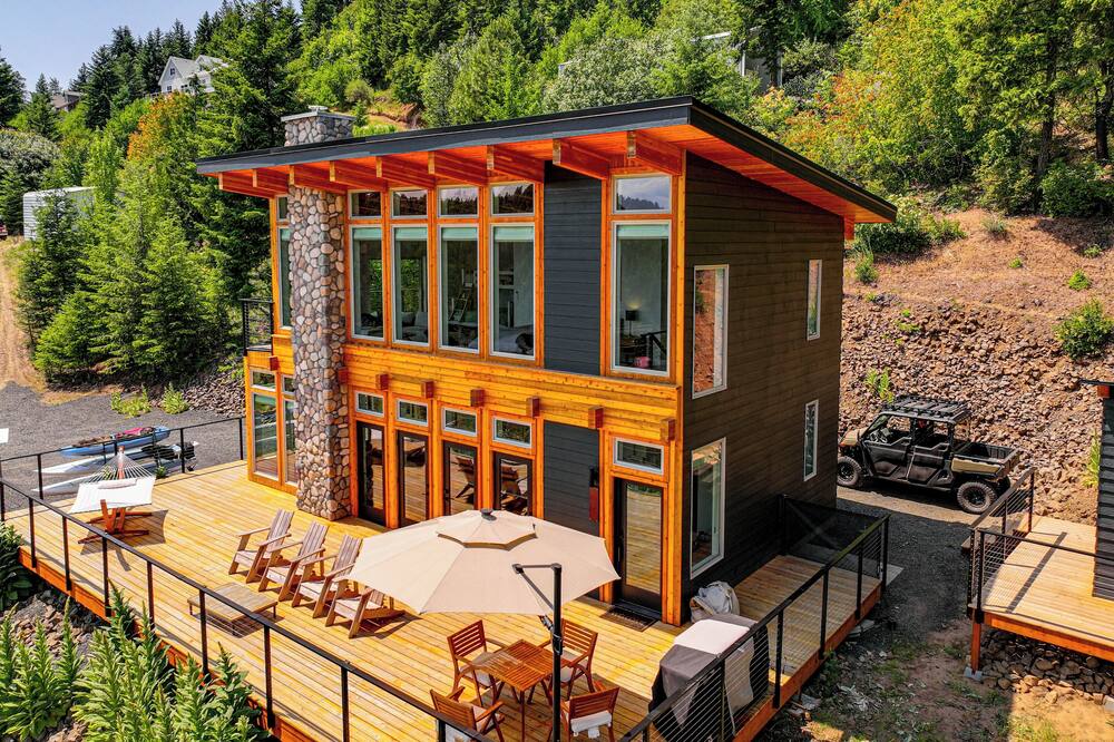 Mid-century Escape: Lake Views, Steps to Cave Bay! - Fairfield, WA