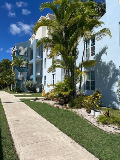 Relax at Bahía Real – Poolside Balcony Escape