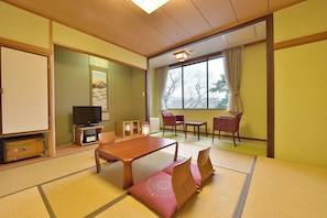 In-room safe, iron/ironing board, free WiFi, bed sheets - KKR Kyoto Kuniso (Kyoto)