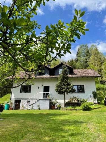 Alleinlage - wohnen und schlafen mitten im Wald
