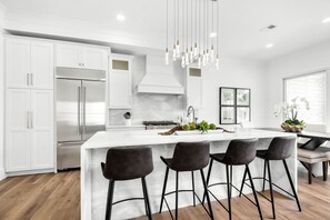 Fridge, microwave, oven, stovetop - ⭐Stunning Luxury Family Friendly Home-Private Pool-Sound Views, Multiple Balconi (Navarre Beach)