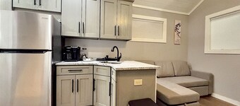 Brand New Tiny Home in Downtown Hiawassee on the Lake!