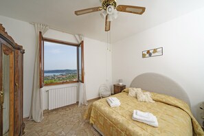 1 bedroom, iron/ironing board, free WiFi, bed sheets - Al Castello by Wonderful Italy (Padenghe sul Garda)