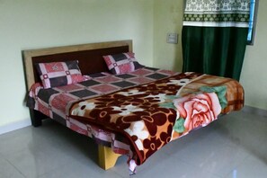 Laptop workspace, free WiFi, bed sheets