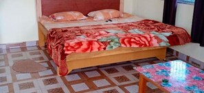 Laptop workspace, free WiFi, bed sheets - Maa Annapurna Vishram Grih Amarkantak (Pendra Road)
