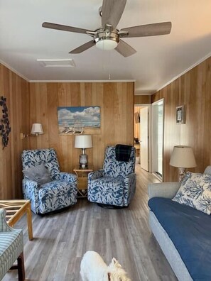 TV - 1050 Ocean Lakes Pet Friendly Golf Cart⛱️🏝️🩱🌊👙☀️🐚 (Myrtle Beach)