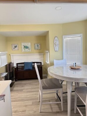Dining - 1050 Ocean Lakes Pet Friendly Golf Cart⛱️🏝️🩱🌊👙☀️🐚 (Myrtle Beach)