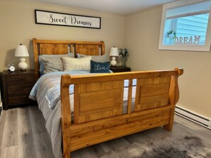 1 bedroom, desk, iron/ironing board, WiFi - East Coast Hideaway (St. John's)