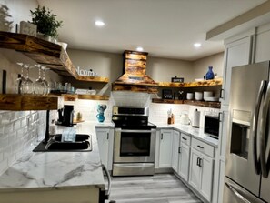 Fridge, microwave, oven, stovetop - East Coast Hideaway (St. John's)