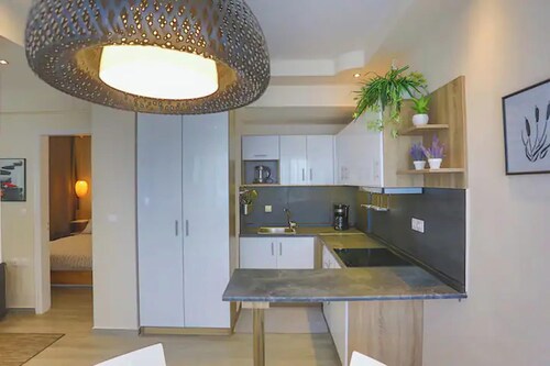 Sunset View Apartments-Modern near the Sea