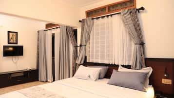 Deluxe Double Room | In-room safe, blackout drapes, free WiFi