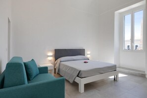 6 bedrooms, iron/ironing board, WiFi