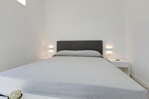6 bedrooms, iron/ironing board, WiFi
